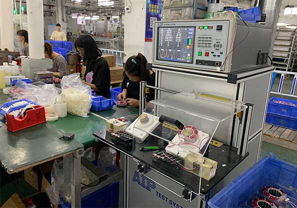 無刷電機(jī)定子測(cè)試設(shè)備應(yīng)用現(xiàn)場(chǎng)-艾普智能.jpg