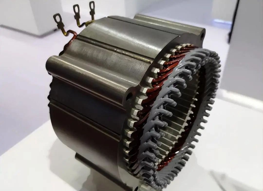 與圓形電機(jī)相比，為什么扁線電機(jī)更適合新能源汽車領(lǐng)域？—AIP艾普.jpg
